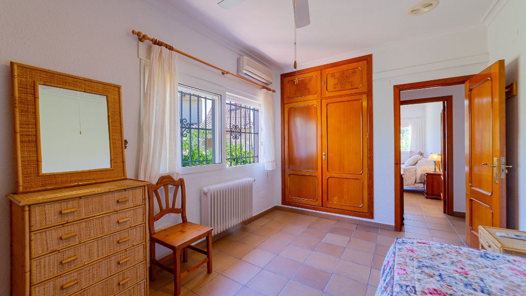 For sale - 7 Bedroom 4 Bathroom Villa in Campoamor - Campoamor  - Alicante