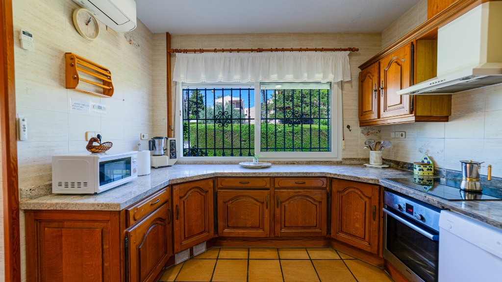 For sale - 7 Bedroom 4 Bathroom Villa in Campoamor - Campoamor  - Alicante