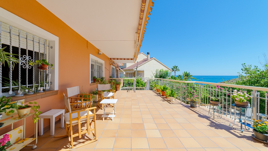 For sale - 7 Bedroom 4 Bathroom Villa in Campoamor - Campoamor  - Alicante