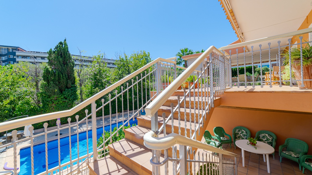 For sale - 7 Bedroom 4 Bathroom Villa in Campoamor - Campoamor  - Alicante