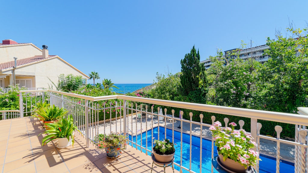 For sale - 7 Bedroom 4 Bathroom Villa in Campoamor - Campoamor  - Alicante