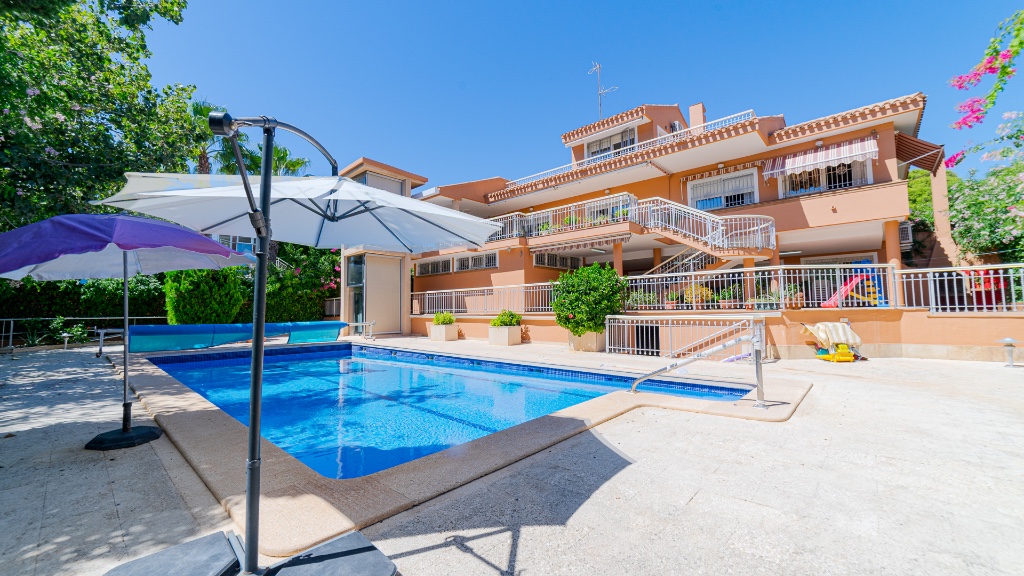 For sale - 7 Bedroom 4 Bathroom Villa in Campoamor - Campoamor  - Alicante