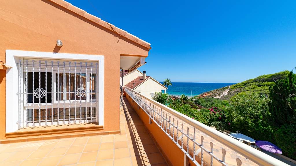 For sale - 7 Bedroom 4 Bathroom Villa in Campoamor - Campoamor  - Alicante