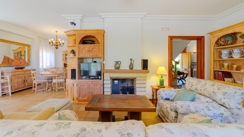 For sale - 7 Bedroom 4 Bathroom Villa in Campoamor - Campoamor  - Alicante