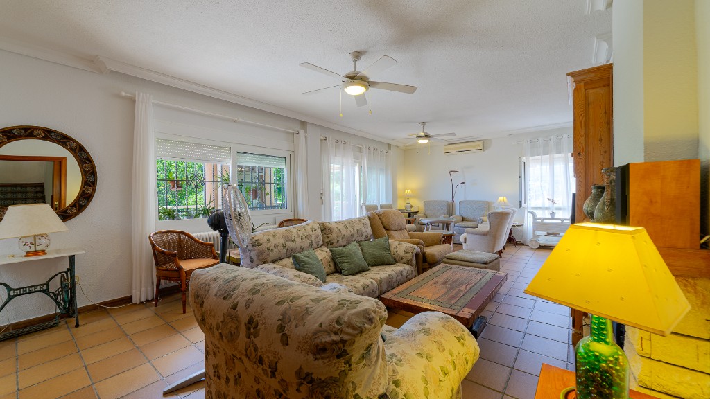 For sale - 7 Bedroom 4 Bathroom Villa in Campoamor - Campoamor  - Alicante