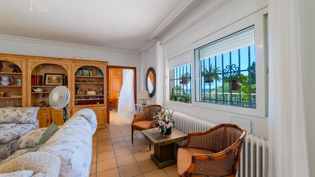 For sale - 7 Bedroom 4 Bathroom Villa in Campoamor - Campoamor  - Alicante