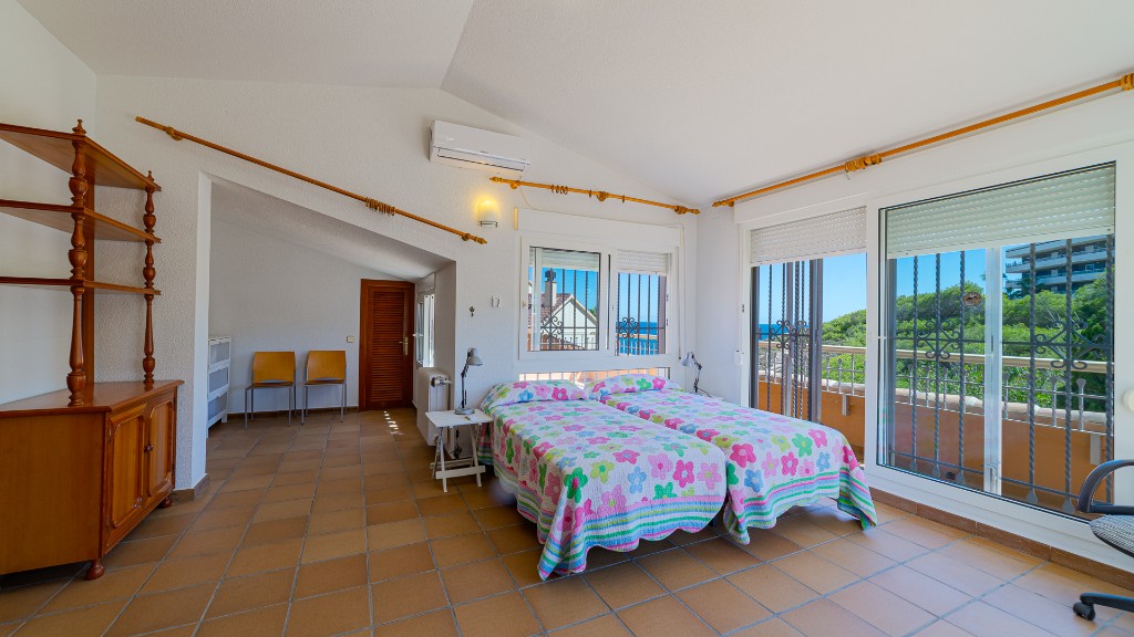 For sale - 7 Bedroom 4 Bathroom Villa in Campoamor - Campoamor  - Alicante