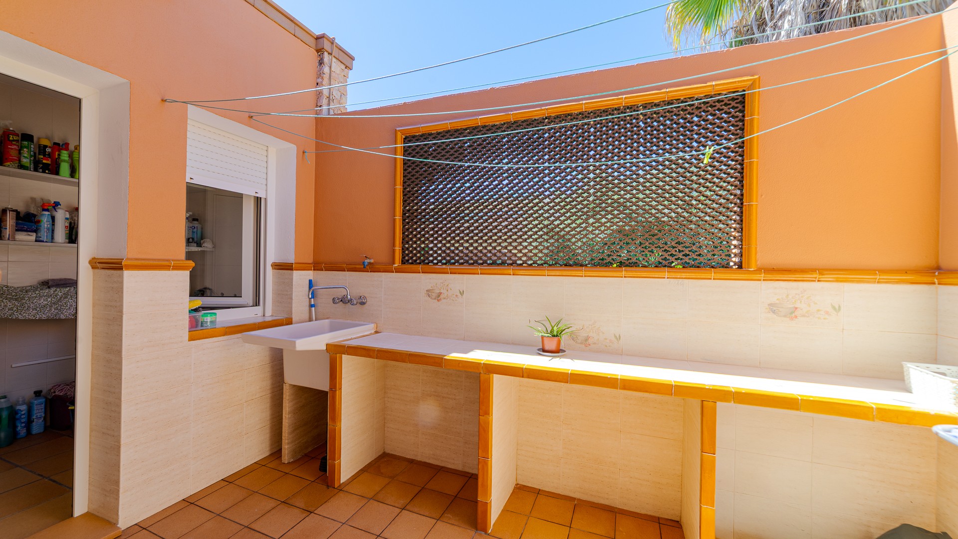 For sale - 7 Bedroom 4 Bathroom Villa in Campoamor - Campoamor  - Alicante