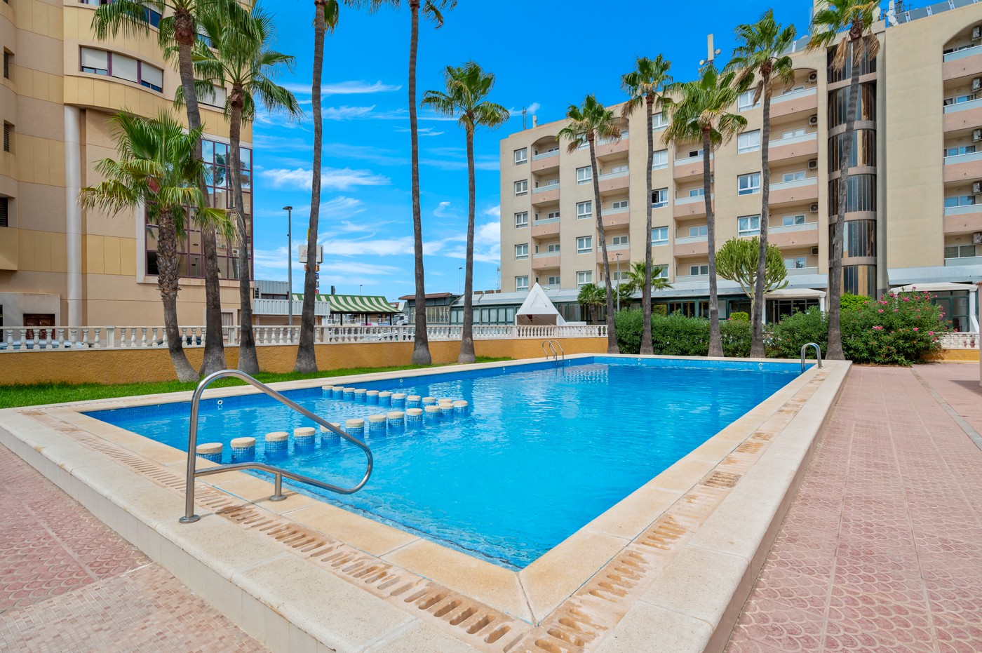 For sale - 3 Bedroom 2 Bathroom Apartment in Punta Prima - Punta Prima  - Alicante