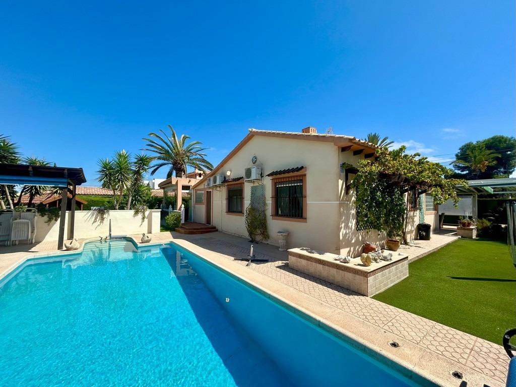 For sale - 3 Bedroom 3 Bathroom Villa in Cabo Roig - Aguamarina  - Alicante