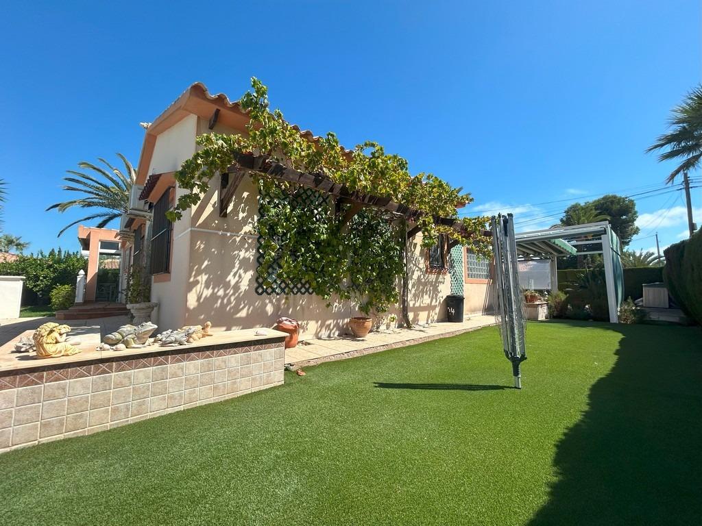 For sale - 3 Bedroom 3 Bathroom Villa in Cabo Roig - Aguamarina  - Alicante