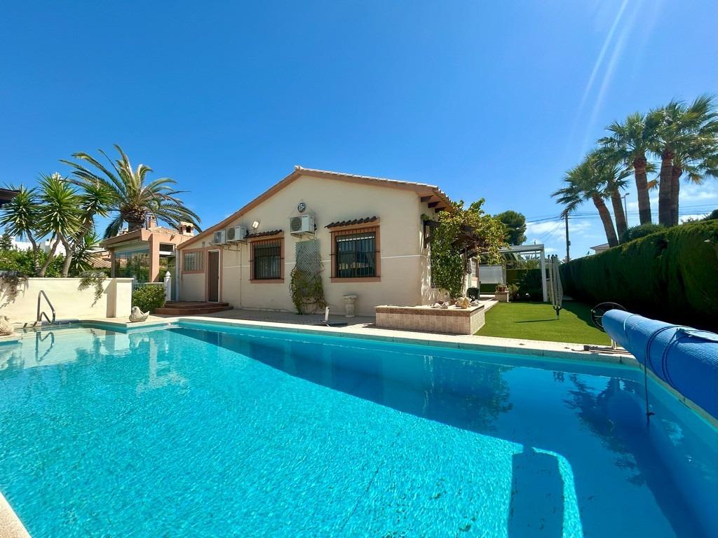 For sale - 3 Bedroom 3 Bathroom Villa in Cabo Roig - Aguamarina  - Alicante
