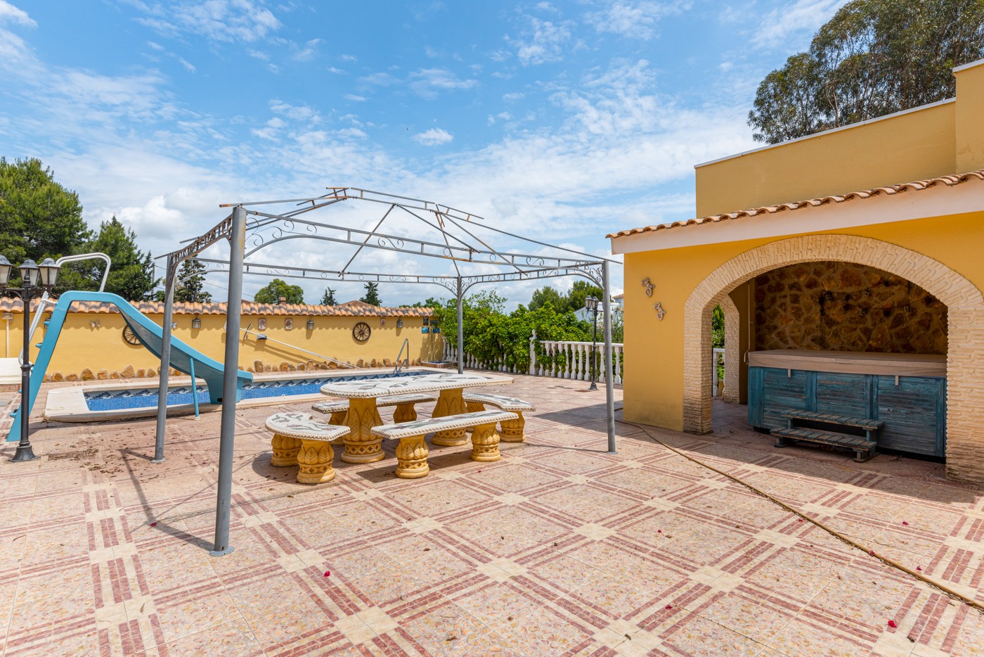 For sale - 4 Bedroom 3 Bathroom Villa in Jacarilla - Jacarilla  - Alicante