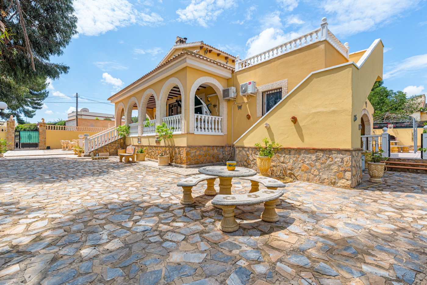 For sale - 4 Bedroom 3 Bathroom Villa in Jacarilla - Jacarilla  - Alicante