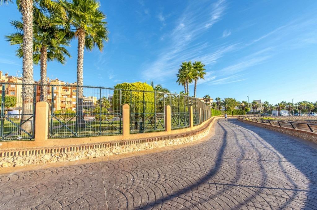 For sale - 3 Bedroom 2 Bathroom Penthouse in Cabo Roig - Campoamor  - Alicante
