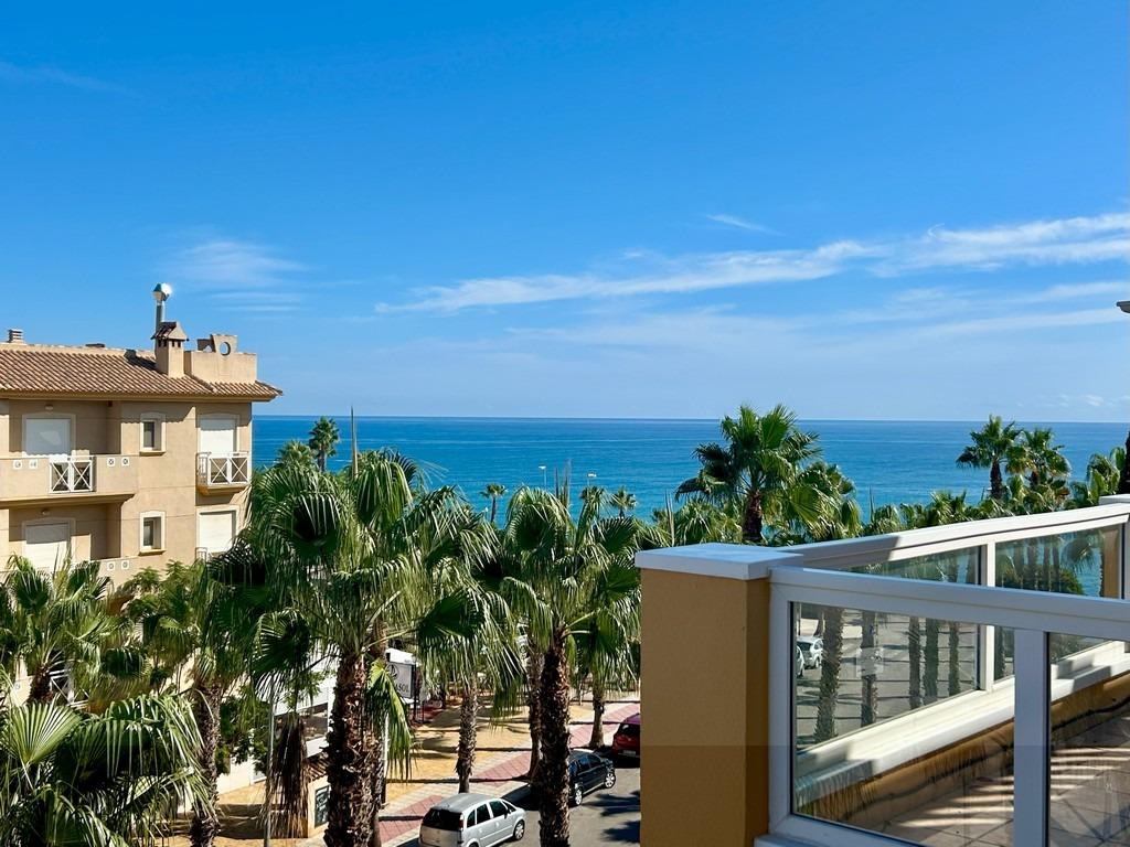 For sale - 3 Bedroom 2 Bathroom Penthouse in Cabo Roig - Campoamor  - Alicante