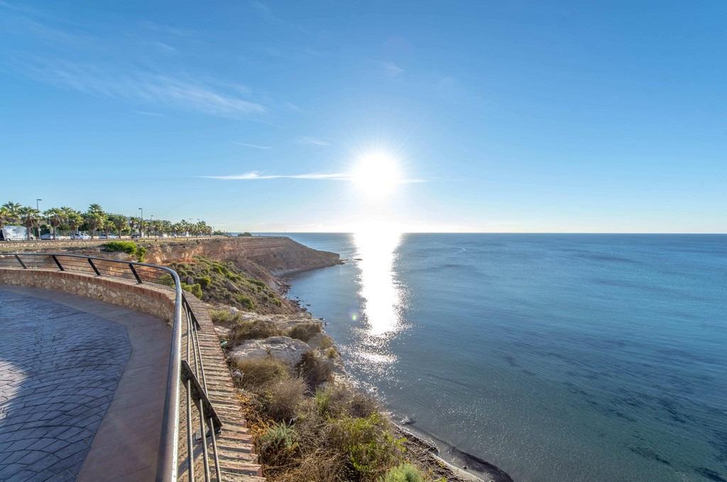 For sale - 3 Bedroom 2 Bathroom Penthouse in Cabo Roig - Campoamor  - Alicante