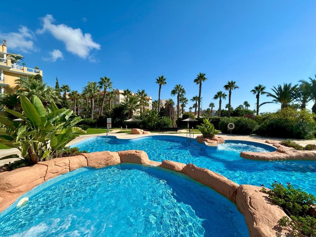 For sale - 3 Bedroom 2 Bathroom Penthouse in Cabo Roig - Aguamarina  - Alicante