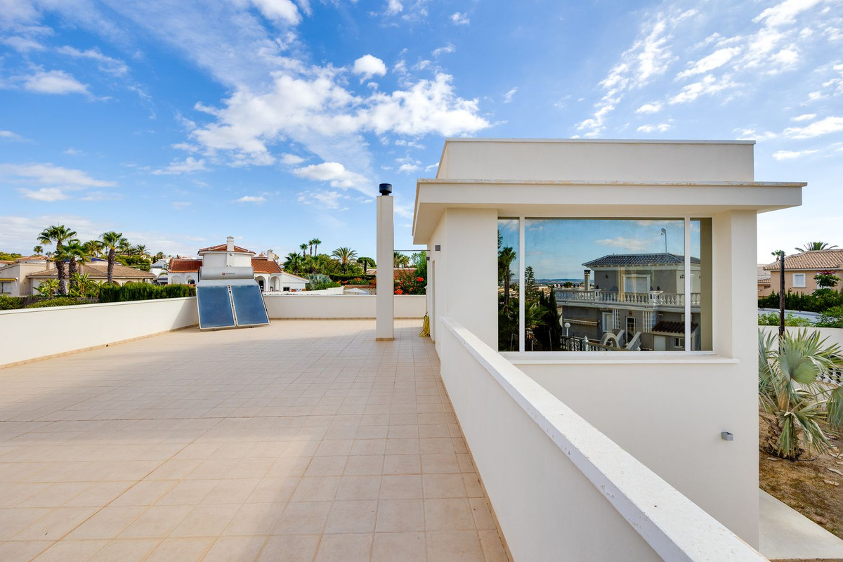 For sale - 4 Bedroom 4 Bathroom House - Detached Villa in Rojales - Ciudad Quesada  - Alicante