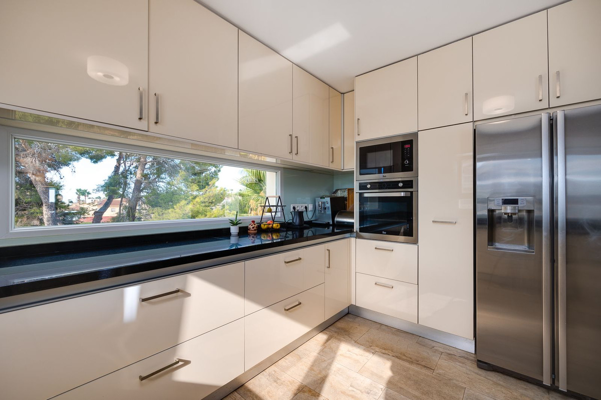 For sale - 4 Bedroom 4 Bathroom House - Detached Villa in Rojales - Ciudad Quesada  - Alicante