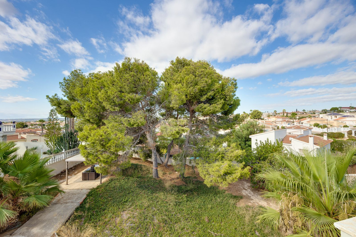 For sale - 4 Bedroom 4 Bathroom House - Detached Villa in Rojales - Ciudad Quesada  - Alicante