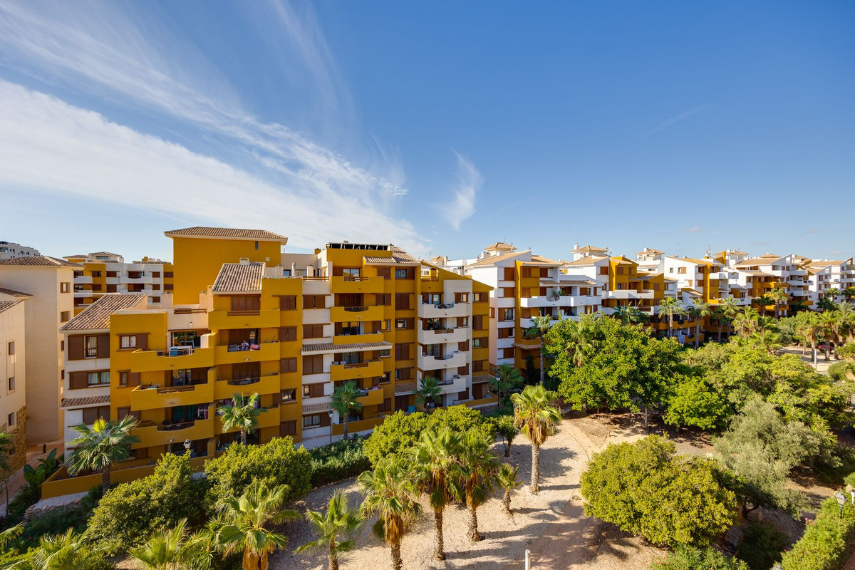 For sale - 2 Bedroom 1 Bathroom Penthouse in Punta Prima - Punta Prima  - Alicante
