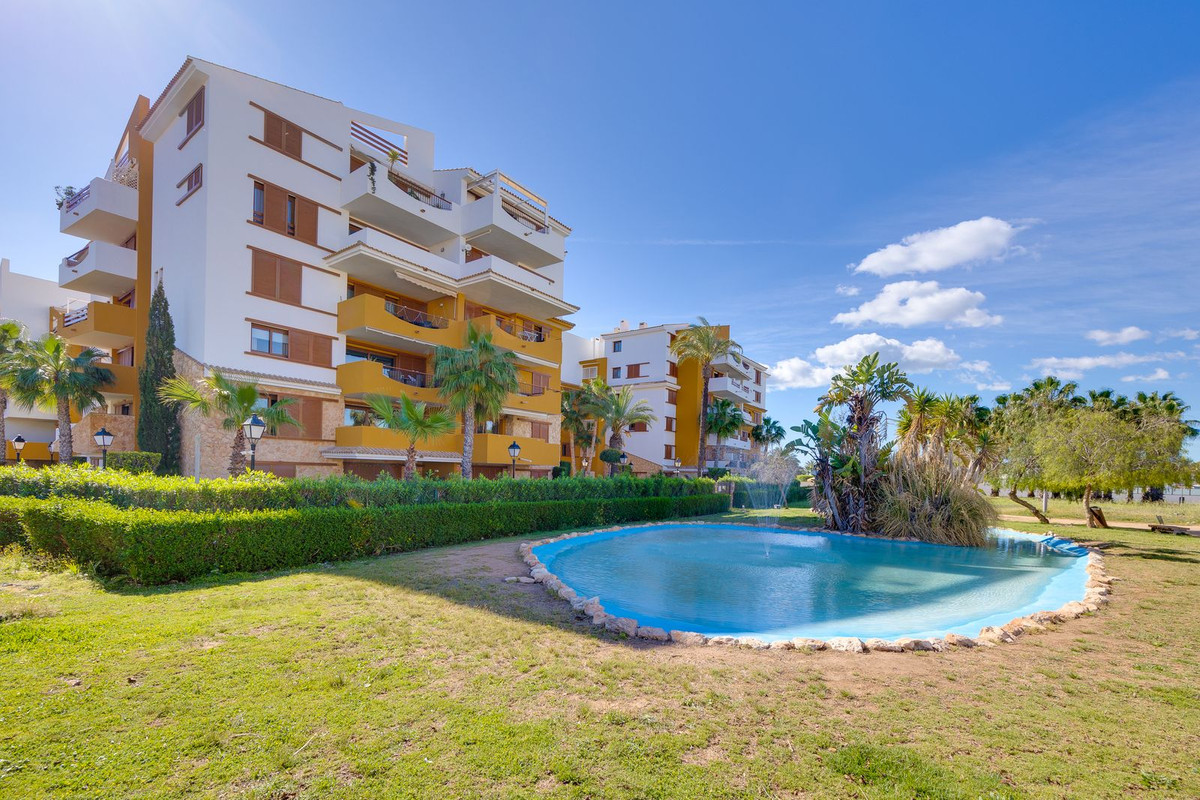 For sale - 2 Bedroom 1 Bathroom Penthouse in Punta Prima - Punta Prima  - Alicante