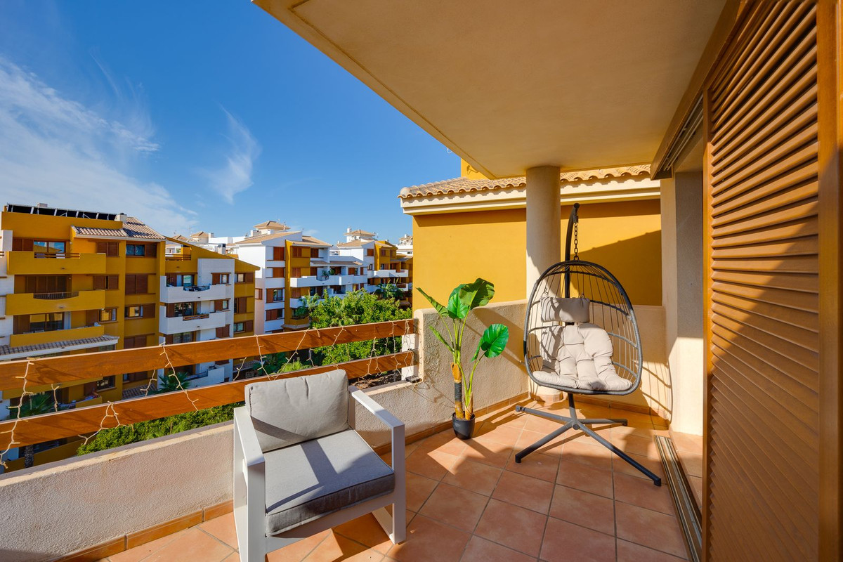 For sale - 2 Bedroom 1 Bathroom Penthouse in Punta Prima - Punta Prima  - Alicante