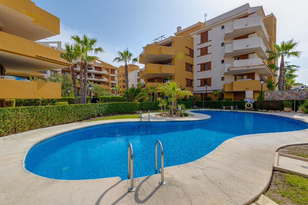 For sale - 2 Bedroom 1 Bathroom Penthouse in Punta Prima - Punta Prima  - Alicante
