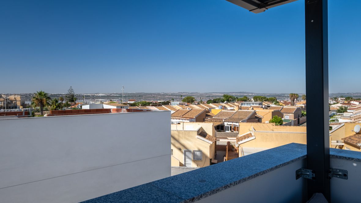 For sale - 3 Bedroom 3 Bathroom villa in Torrevieja -  - Alicante