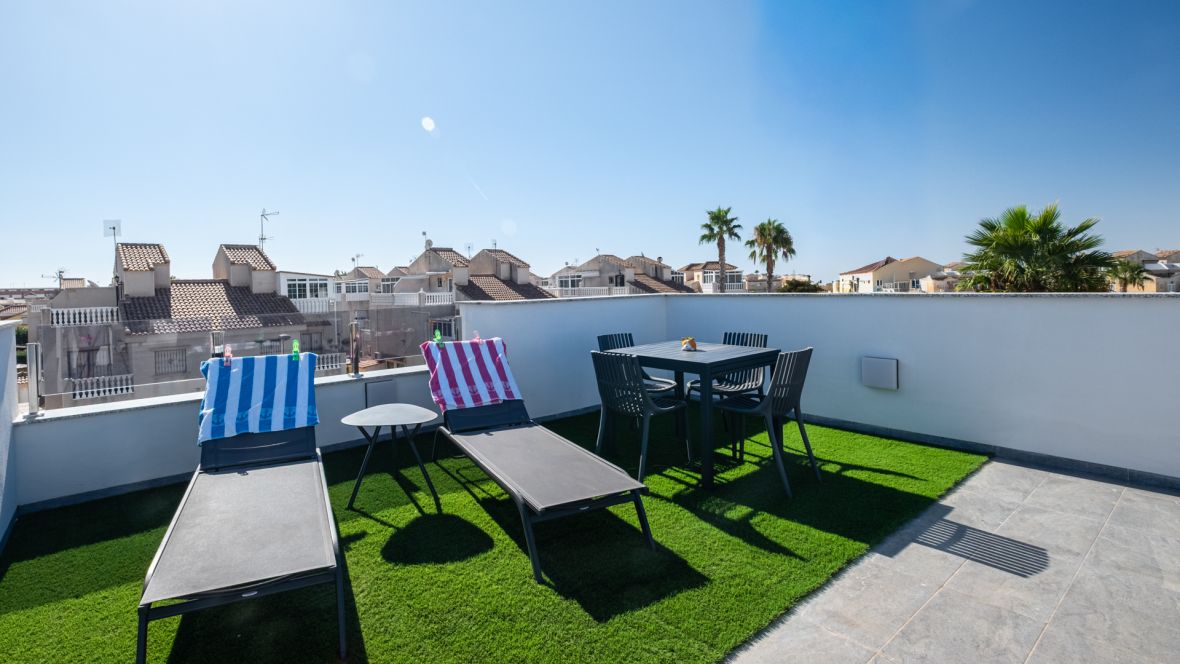 For sale - 3 Bedroom 3 Bathroom villa in Torrevieja -  - Alicante