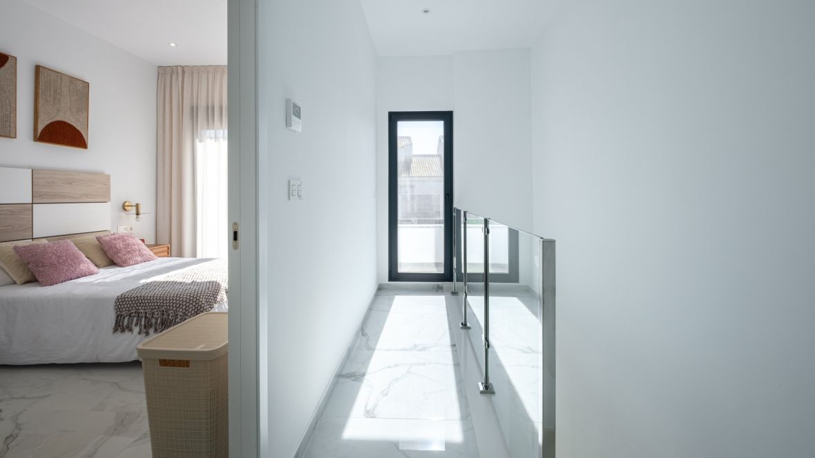 For sale - 3 Bedroom 3 Bathroom villa in Torrevieja -  - Alicante