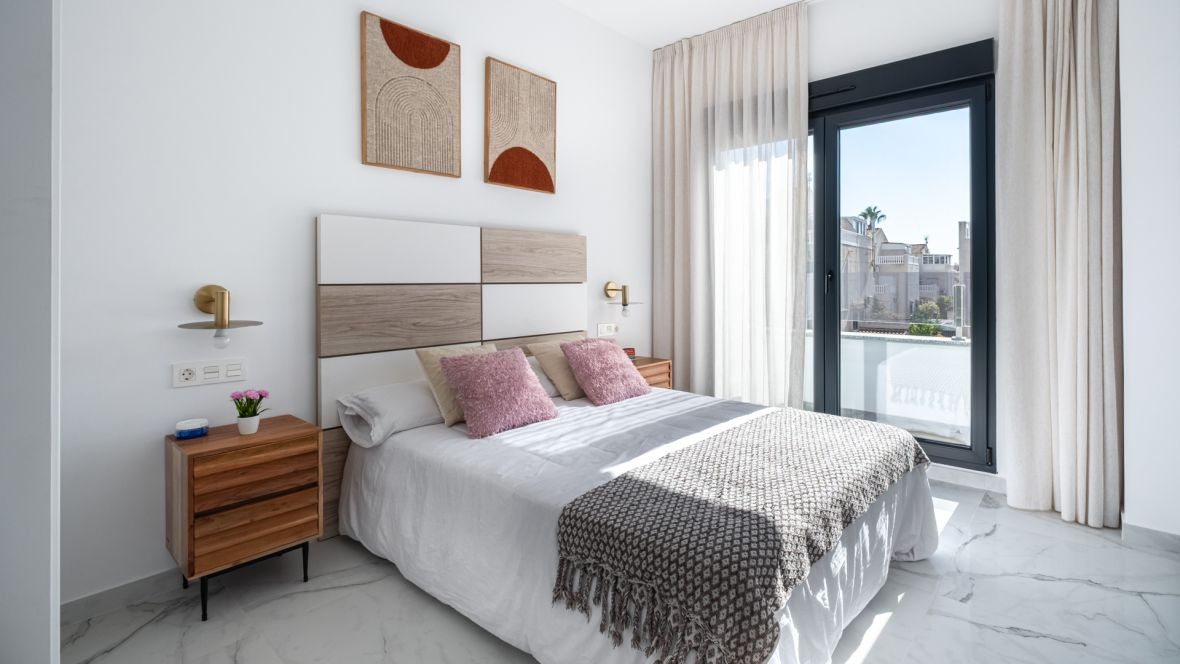 For sale - 3 Bedroom 3 Bathroom villa in Torrevieja -  - Alicante