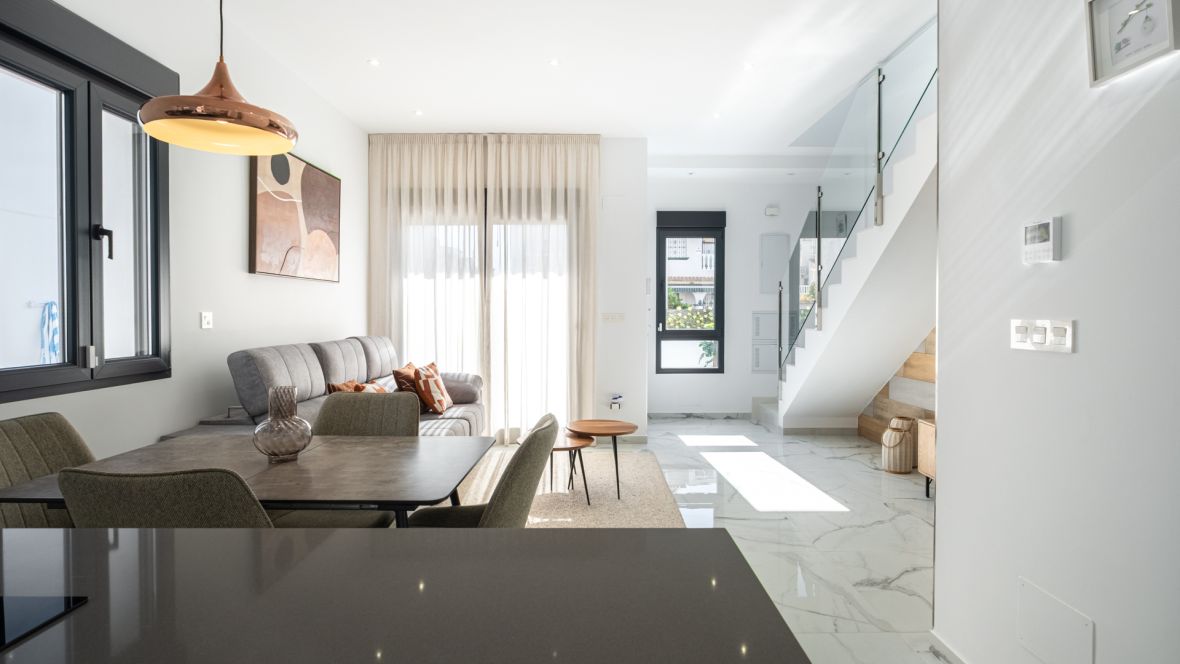 For sale - 3 Bedroom 3 Bathroom villa in Torrevieja -  - Alicante