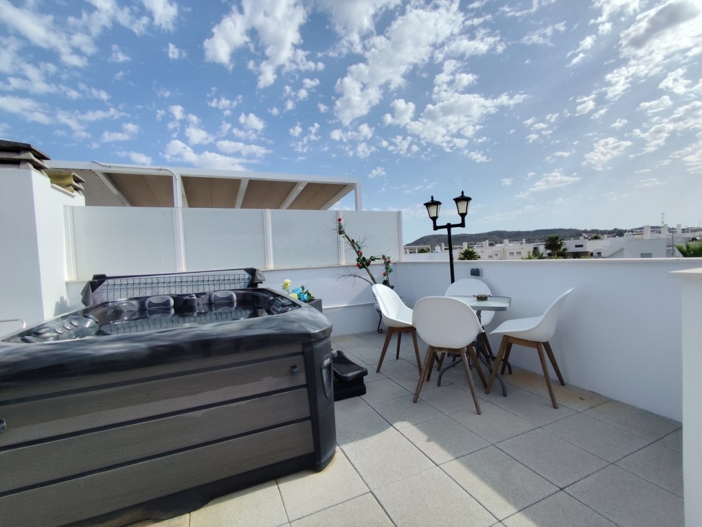 For sale - 2 Bedroom 2 Bathroom Penthouse in Vistabella Golf -  - Alicante