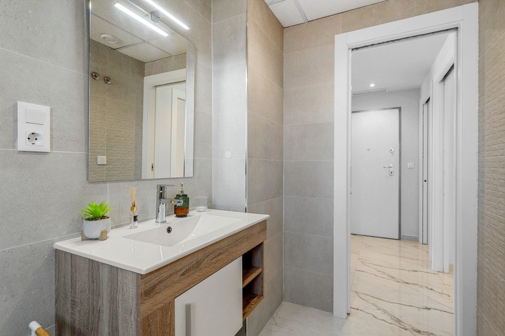 For sale - 2 Bedroom 2 Bathroom Apartment in Orihuela Costa -  - Alicante
