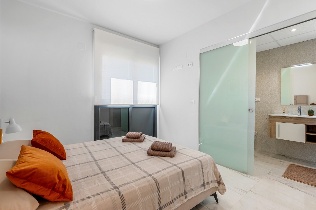 For sale - 2 Bedroom 2 Bathroom Apartment in Orihuela Costa -  - Alicante