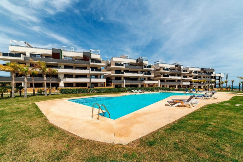 2 Bedroom 2 Bathroom Apartment in Playa Flamenca