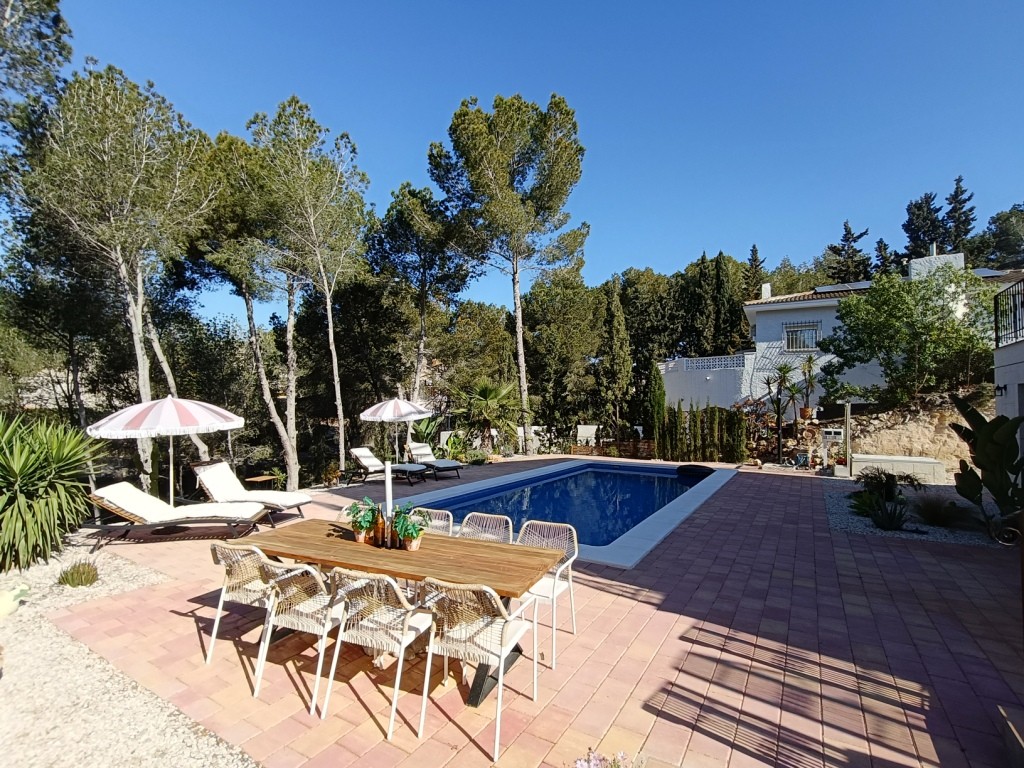 For sale - 5 Bedroom 4 Bathroom Villa in Pinar de Campoverde -  - Alicante