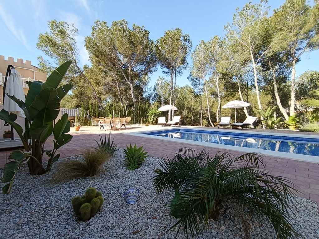 For sale - 5 Bedroom 4 Bathroom Villa in Pinar de Campoverde -  - Alicante
