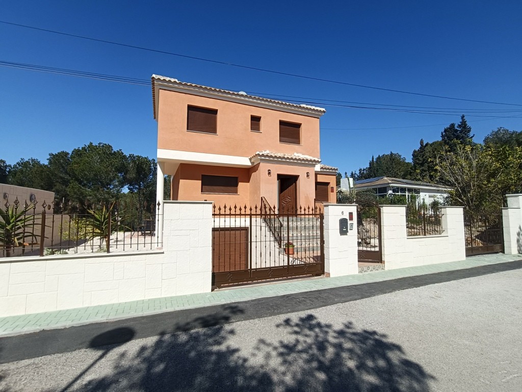 For sale - 5 Bedroom 4 Bathroom Villa in Pinar de Campoverde -  - Alicante