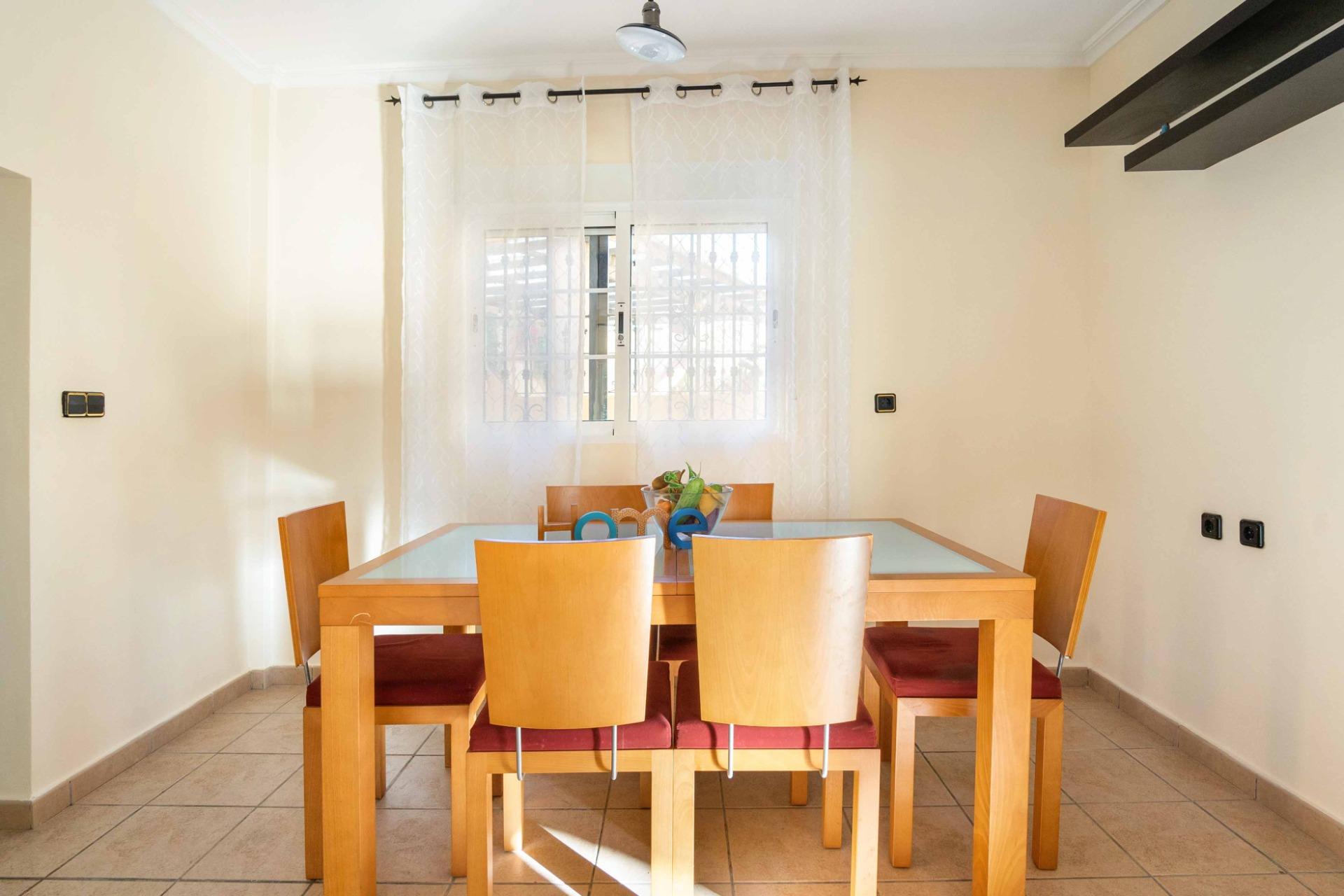 For sale - 5 Bedroom 3 Bathroom house in Playa Flamenca - Los Almendros-La Florida  - Alicante