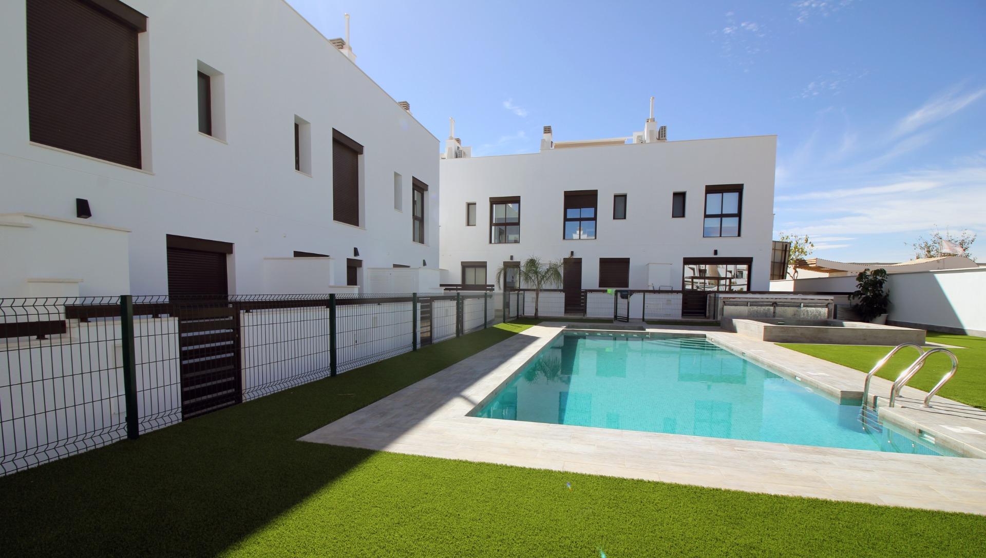For sale - 3 Bedroom 3 Bathroom Town House in Pilar de La Horadada - parque Andromeda  - Alicante