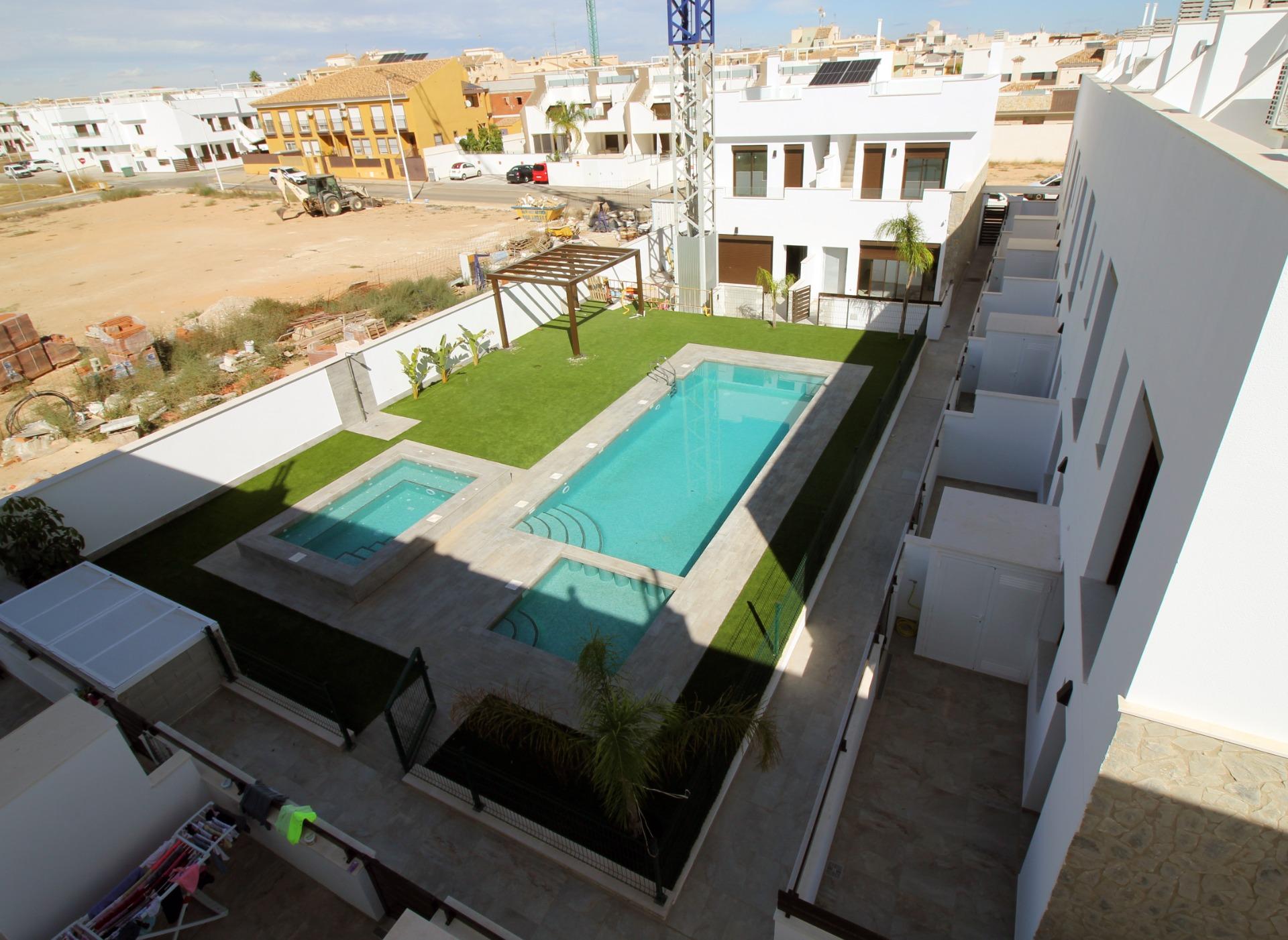 For sale - 4 Bedroom 2 Bathroom Villa in Pilar de La Horadada - parque Andromeda  - Alicante
