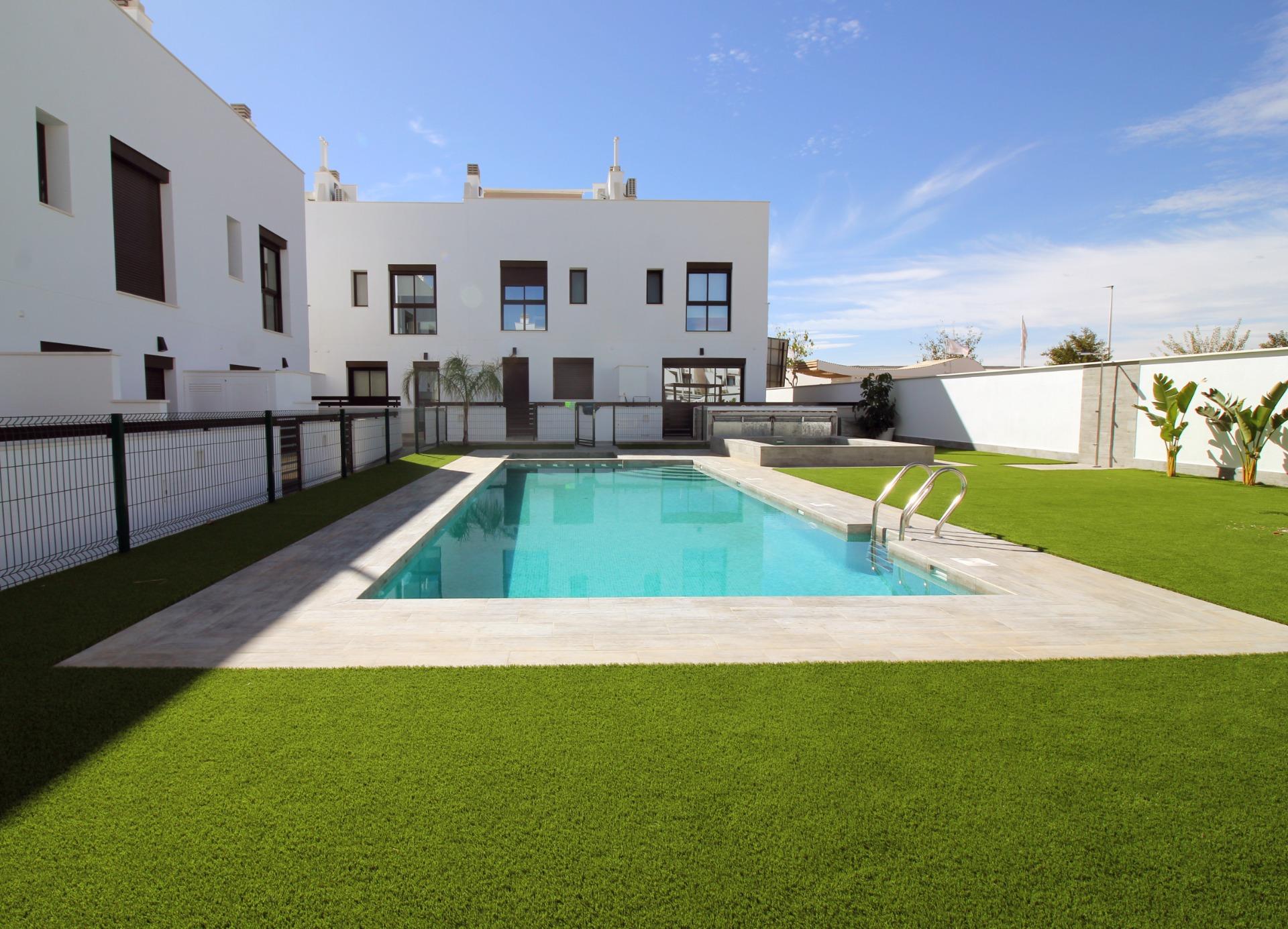 For sale - 4 Bedroom 2 Bathroom Villa in Pilar de La Horadada - parque Andromeda  - Alicante