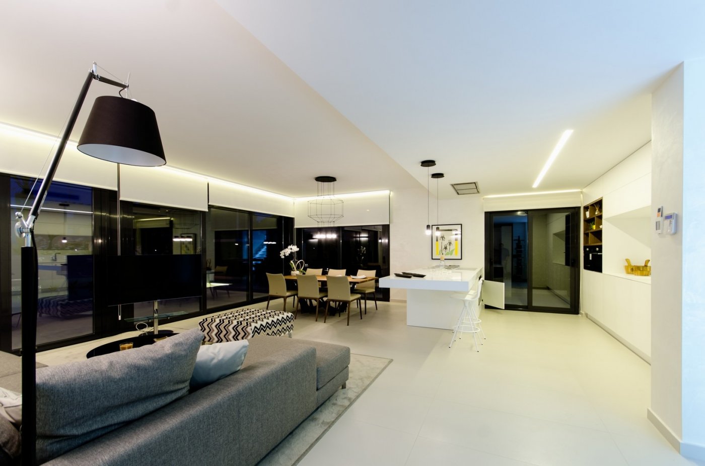 For sale - 4 Bedroom 2 Bathroom Villa in Orihuela Costa - Campoamor  - Alicante