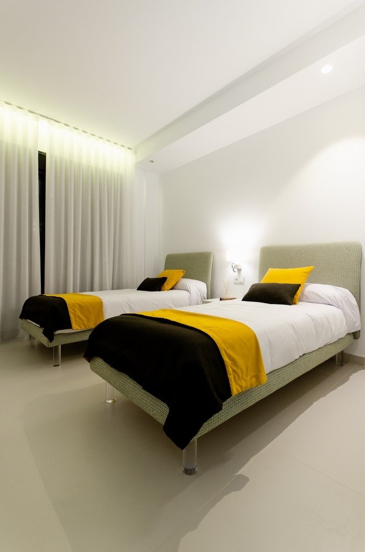 For sale - 4 Bedroom 2 Bathroom Villa in Orihuela Costa - Campoamor  - Alicante