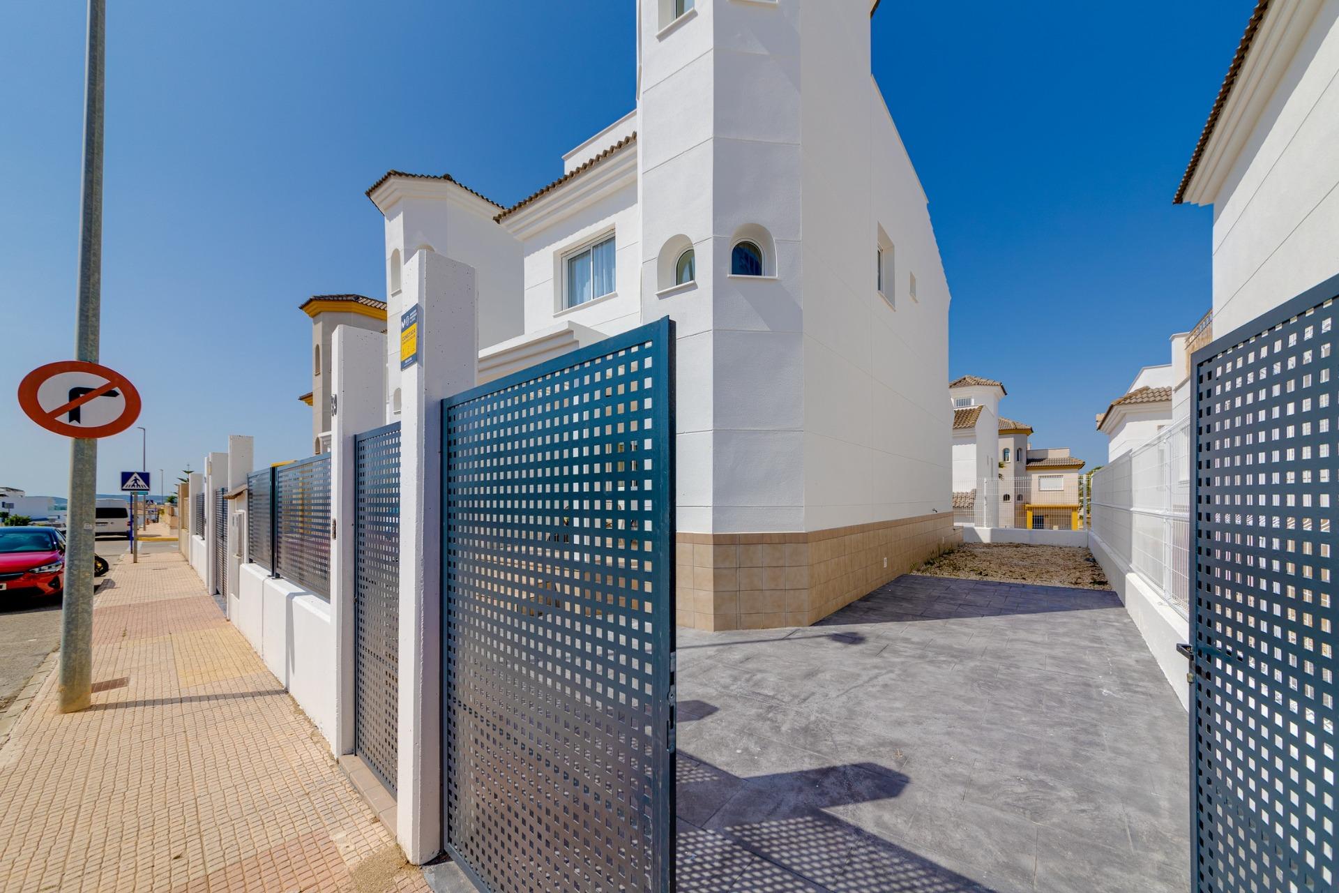 New Build - 3 Bedroom 3 Bathroom Villa in San Fulgencio - El Oasis  - Alicante