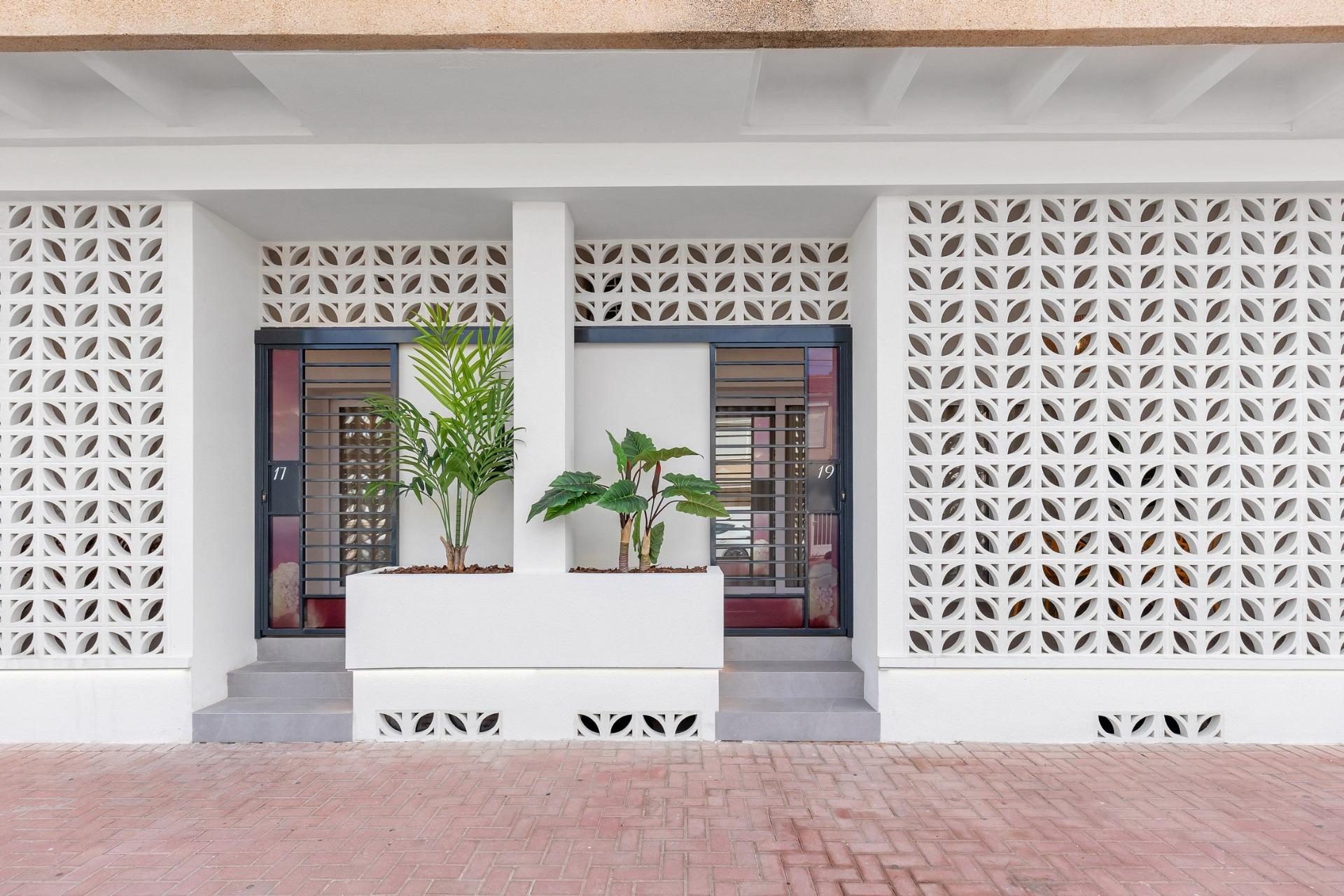 For sale - 1 Bedroom 1 Bathroom Apartment in Torrevieja - Playa Los Naufragos  - Alicante