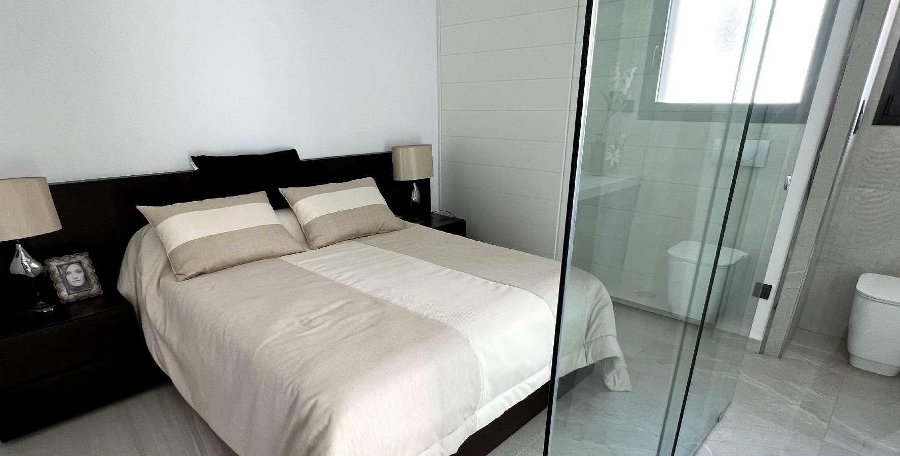 For sale - 3 Bedroom 2 Bathroom Villa in Rojales - Ciudad Quesada  - Alicante